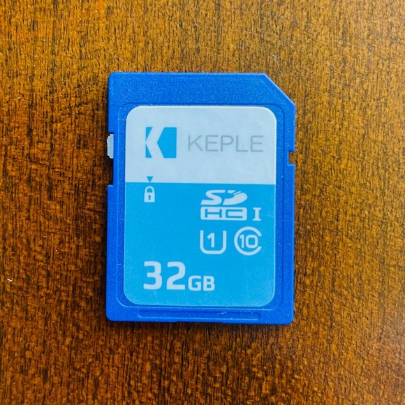 Nikon D3300 with Additional Portrait Lens - Picture 8 of 8